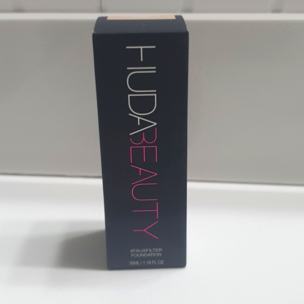 BNIB HUDA #fauxfilter foundation 35 mL colour Macaroon 2…